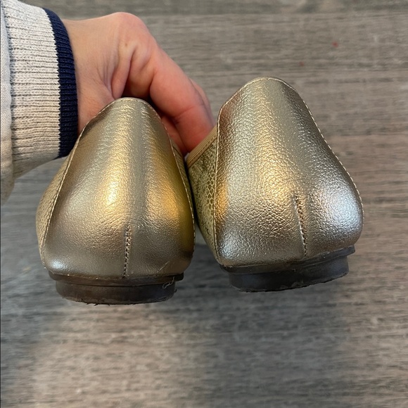 Vionic Women's Minna Ballet Flat Gold Metallic Snake Size 7 - Picture 3 of 6